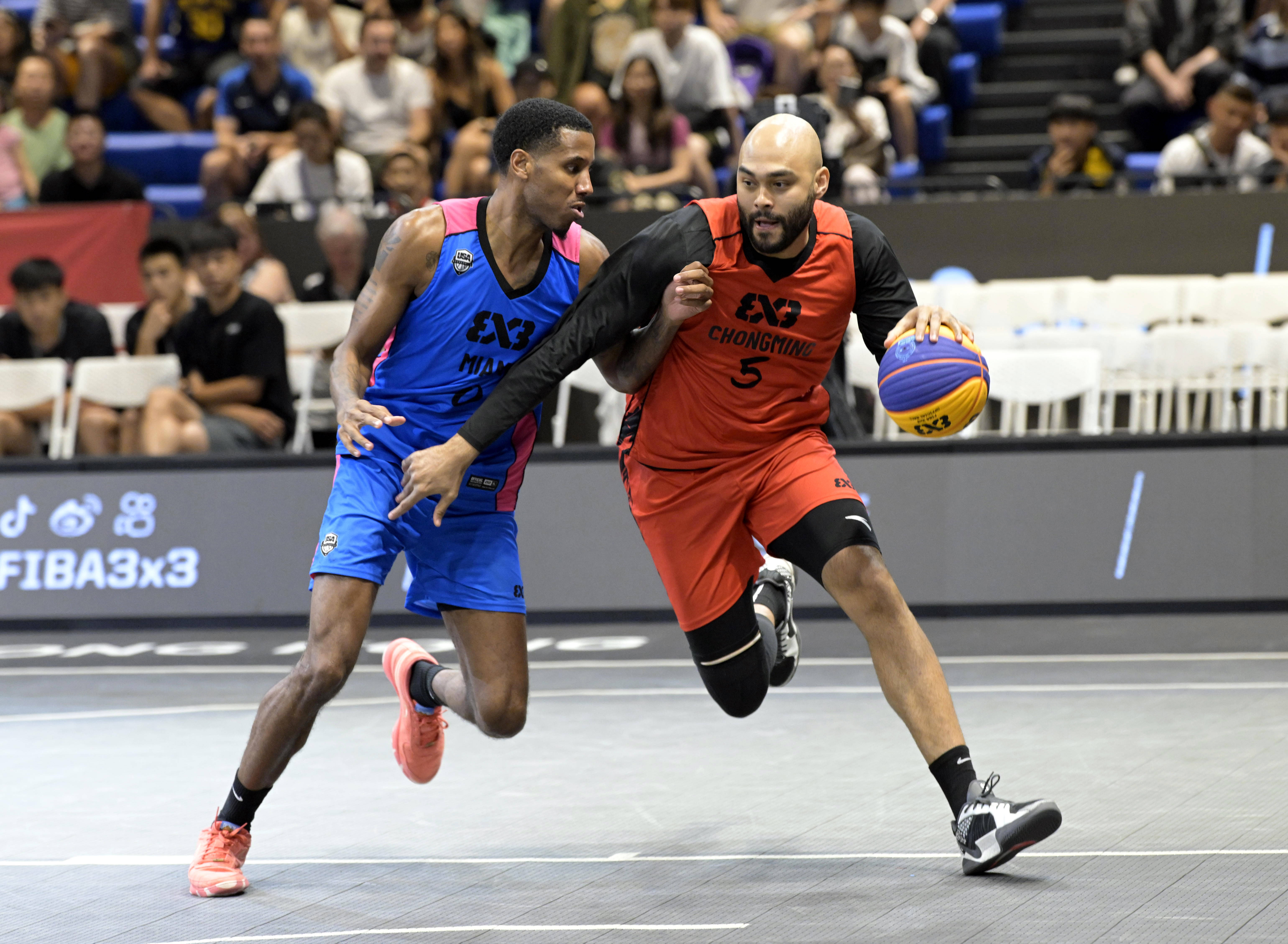 冷门频出！篮球战况跌宕起伏