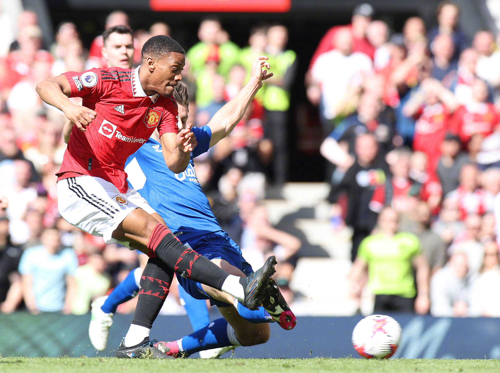 关于曼联横扫德国，皮克状态火热的信息