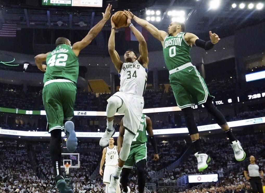 新疆队横扫雄鹿，欧文扛起全队